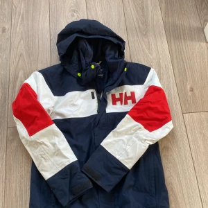 Helly Hansen jacka  - Super snygg jacka som har kommit till andvänding. Jätte fin och en av mina favo jackor.