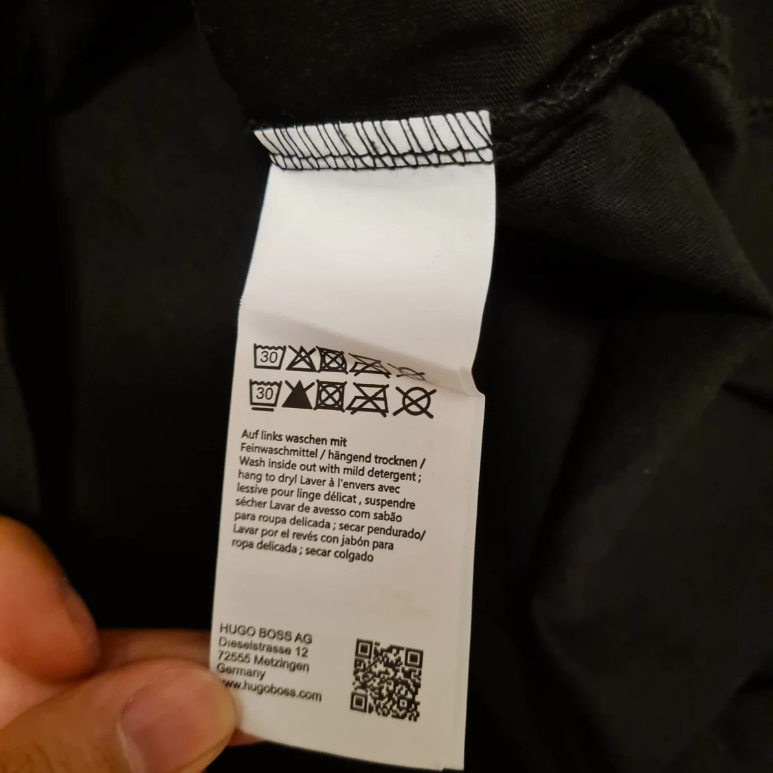 Svart t-shirt från BOSS  - 4