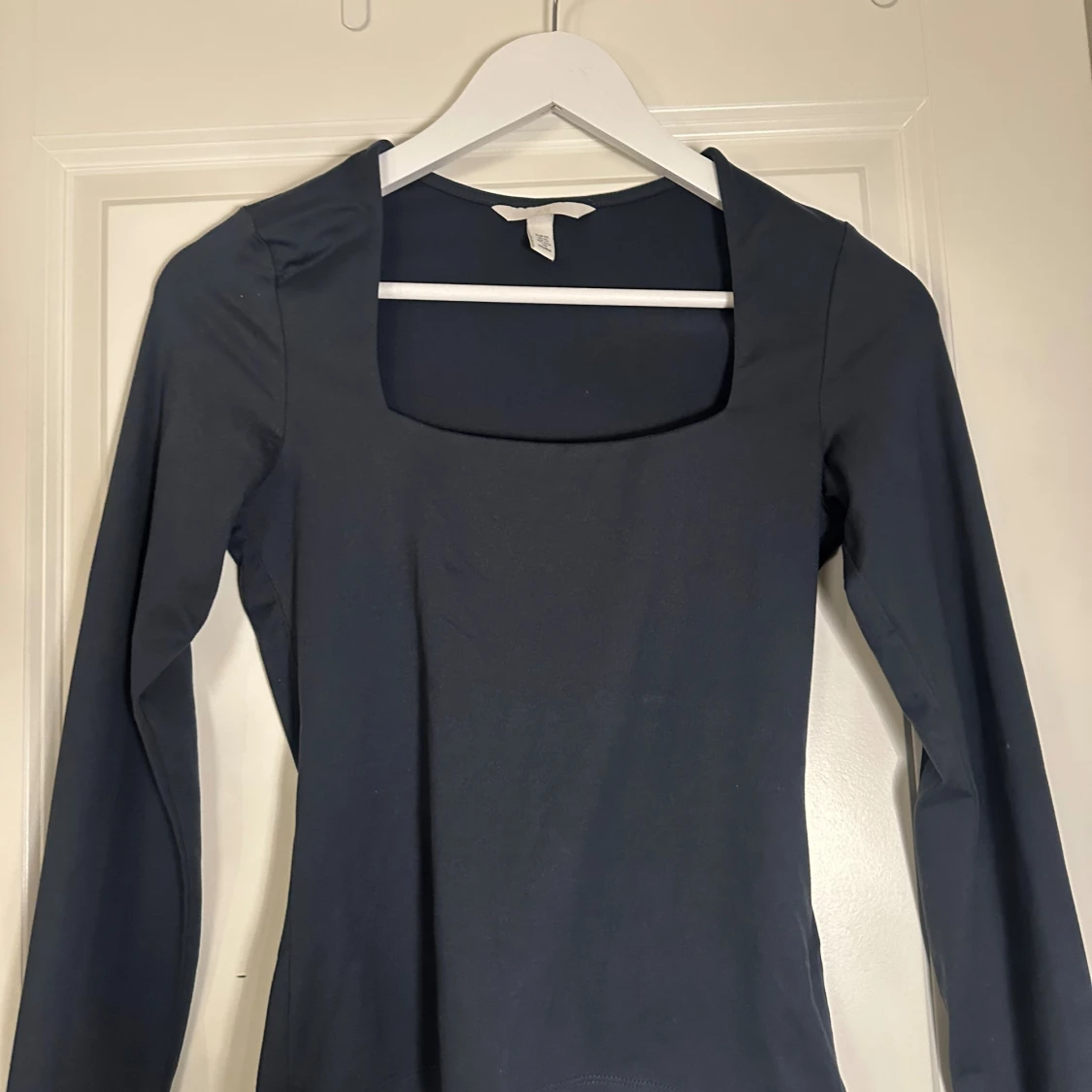 Mörkblå långärmad topp från H&M