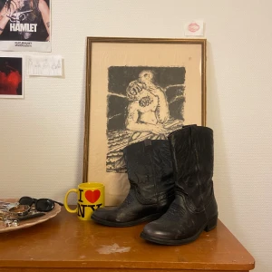 Svarta cowboyboots - Snygga boots!🤠🤠 perfekta både till kort kjol och långa byxor🩷✨