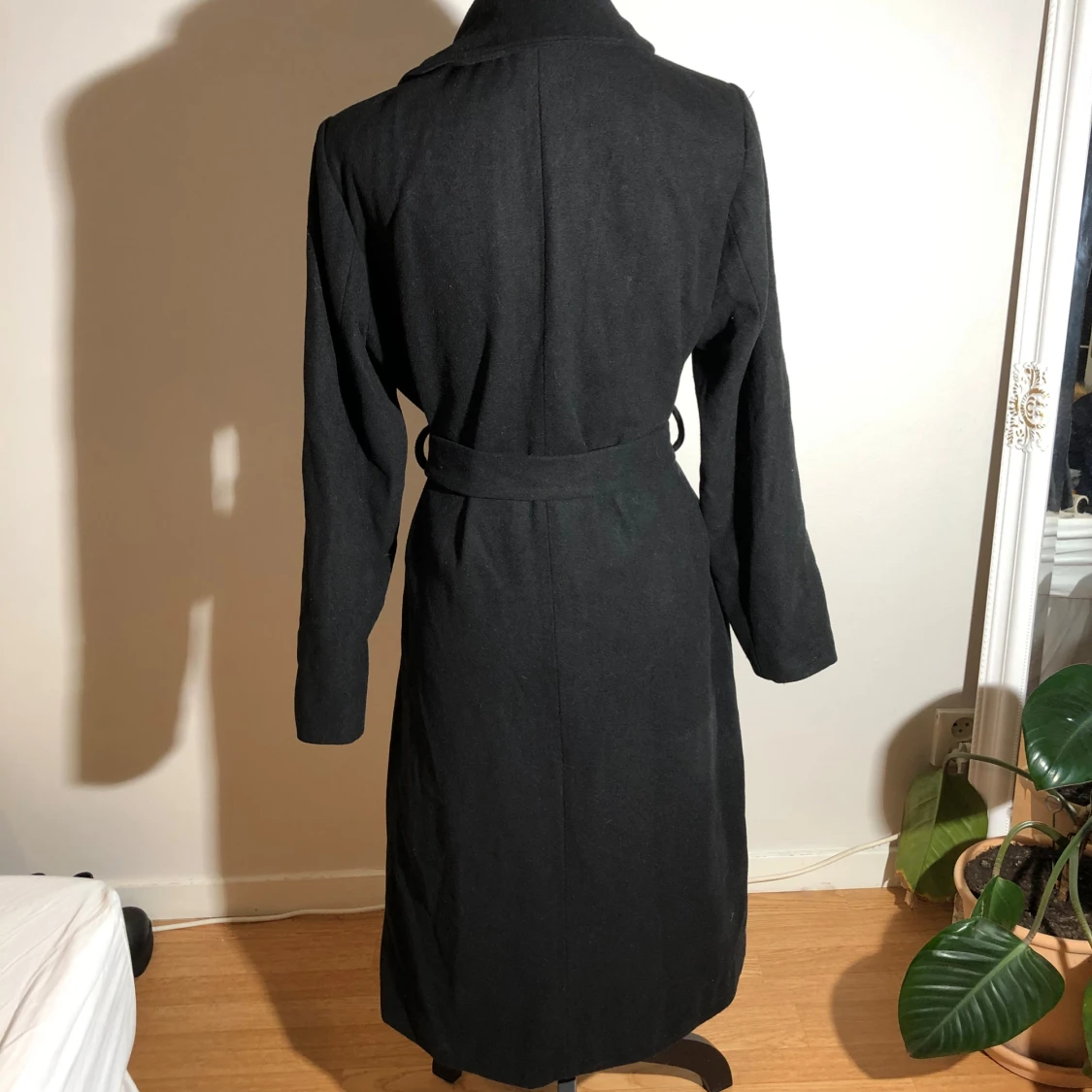 Svart kappa från Bik Bok i ullmix - 1