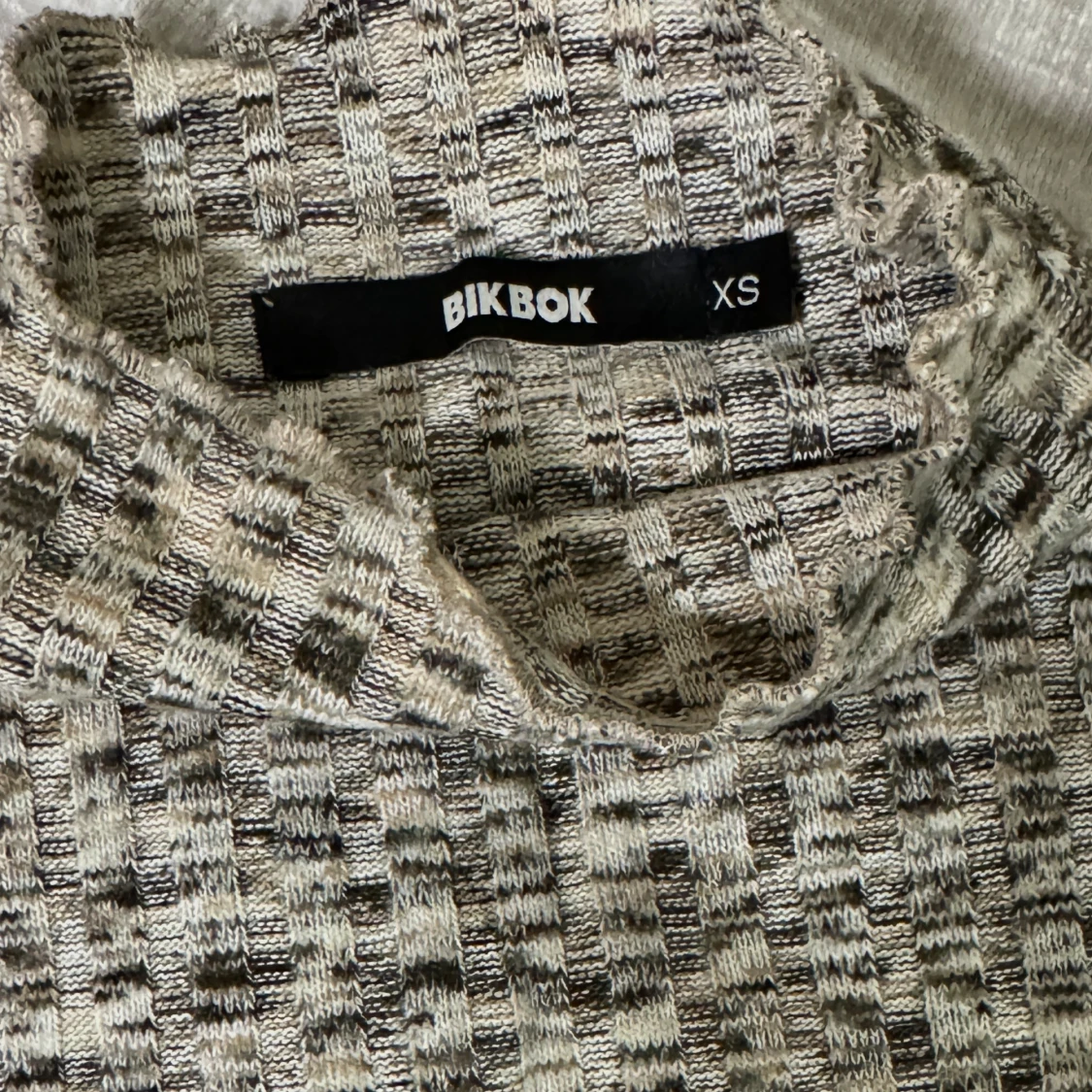 Rutig polotröja från BikBok XS - 1