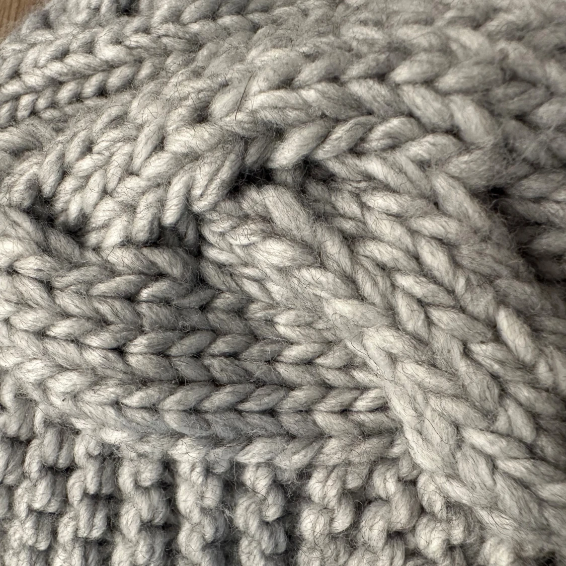 Grå stickad mössa med fluffig boll H&M - 4