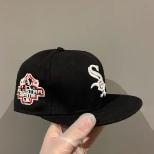 Chicago White Sox keps New Era 59FIFTY - Säljer en svart Chicago White Sox, Helt ny oanvänd keps. Pris kan diskuteras privat!