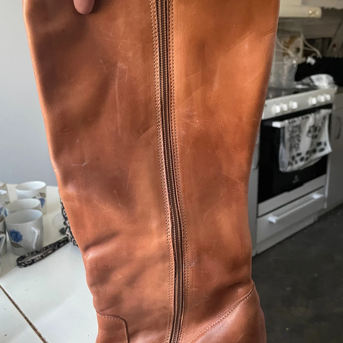 Snygga bruna skinnstövlar med klack - 4