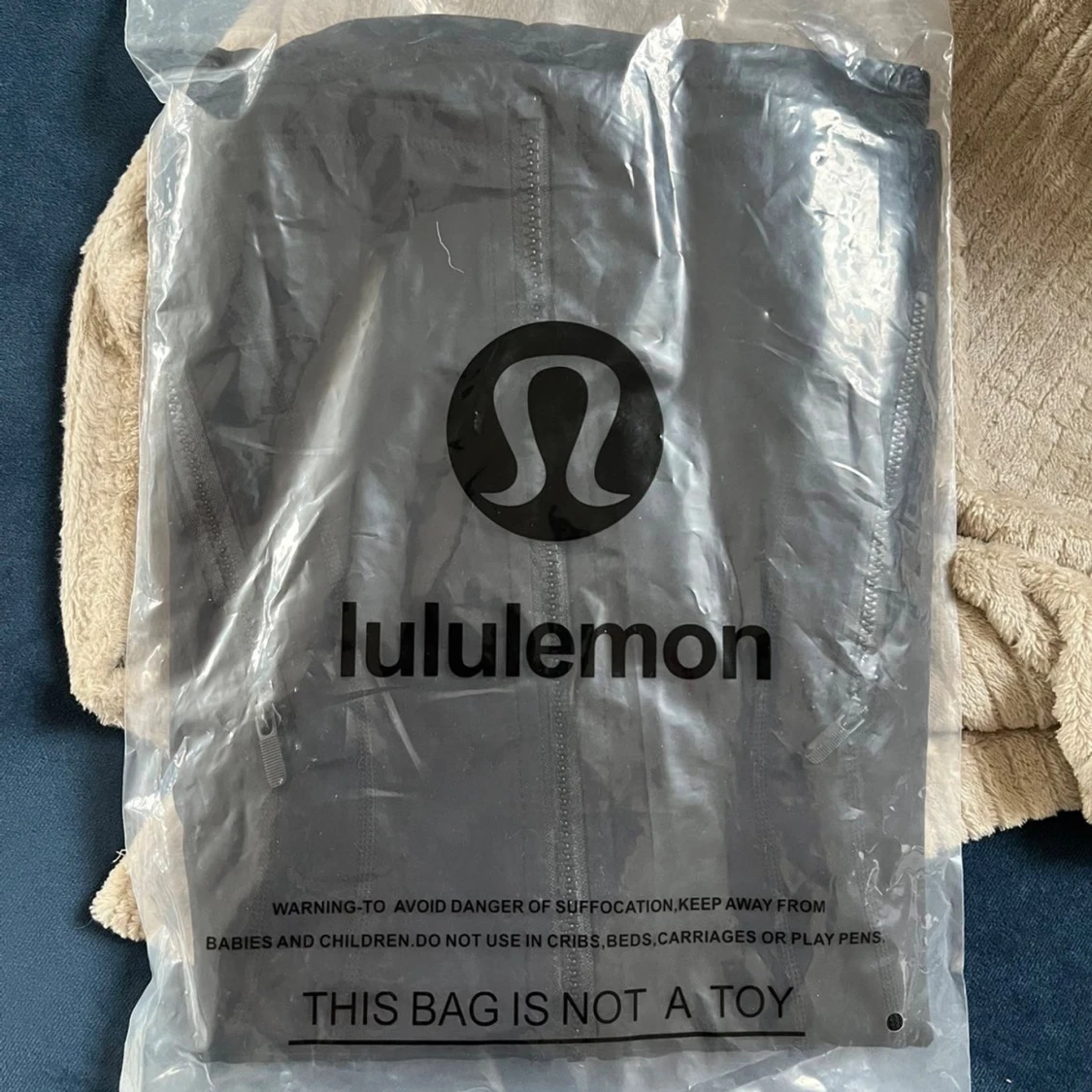 Svart träningsjacka från Lululemon - 4