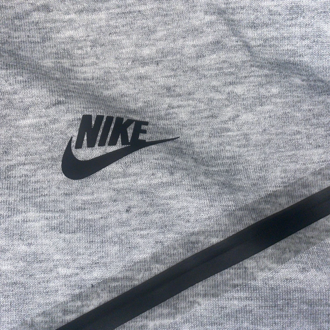 Grå vindjacka från Nike med huva - 1