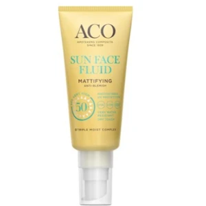 ACO Sun Face Fluid SPF 50 - ACO Sun Face Fluid SPF 50 är en mattande solkräm med högt solskydd. Den har en lätt gul tub med pump och är framtagen för att ge ett matt resultat utan att täppa till porerna. Perfekt för dig som vill skydda huden mot solen och samtidigt hålla huden fräsch. (Säljer den eftersom jag köpte 2 men testade den ena och den funkade inte för min hy så den är här är helt ny☺️)