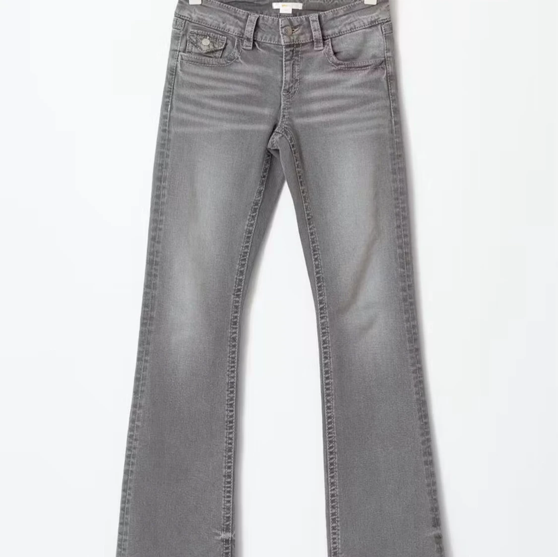 Gråa bootcut jeans från GinaTricot  - 1