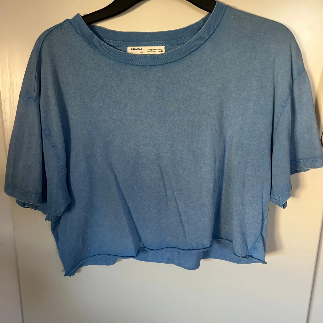 Blå croppad t-shirt från Pull&Bear