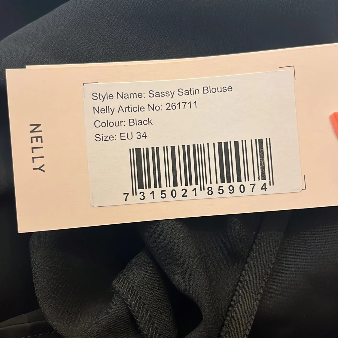 Svart satinblus från Nelly - 2