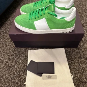 Gröna flycrews !intressekoll! - Intresse koll men säljs om jag få en bra peng för dem storlek 43/44 har en väldigt unik och cool färg original pris:8000 mitt pris 3300