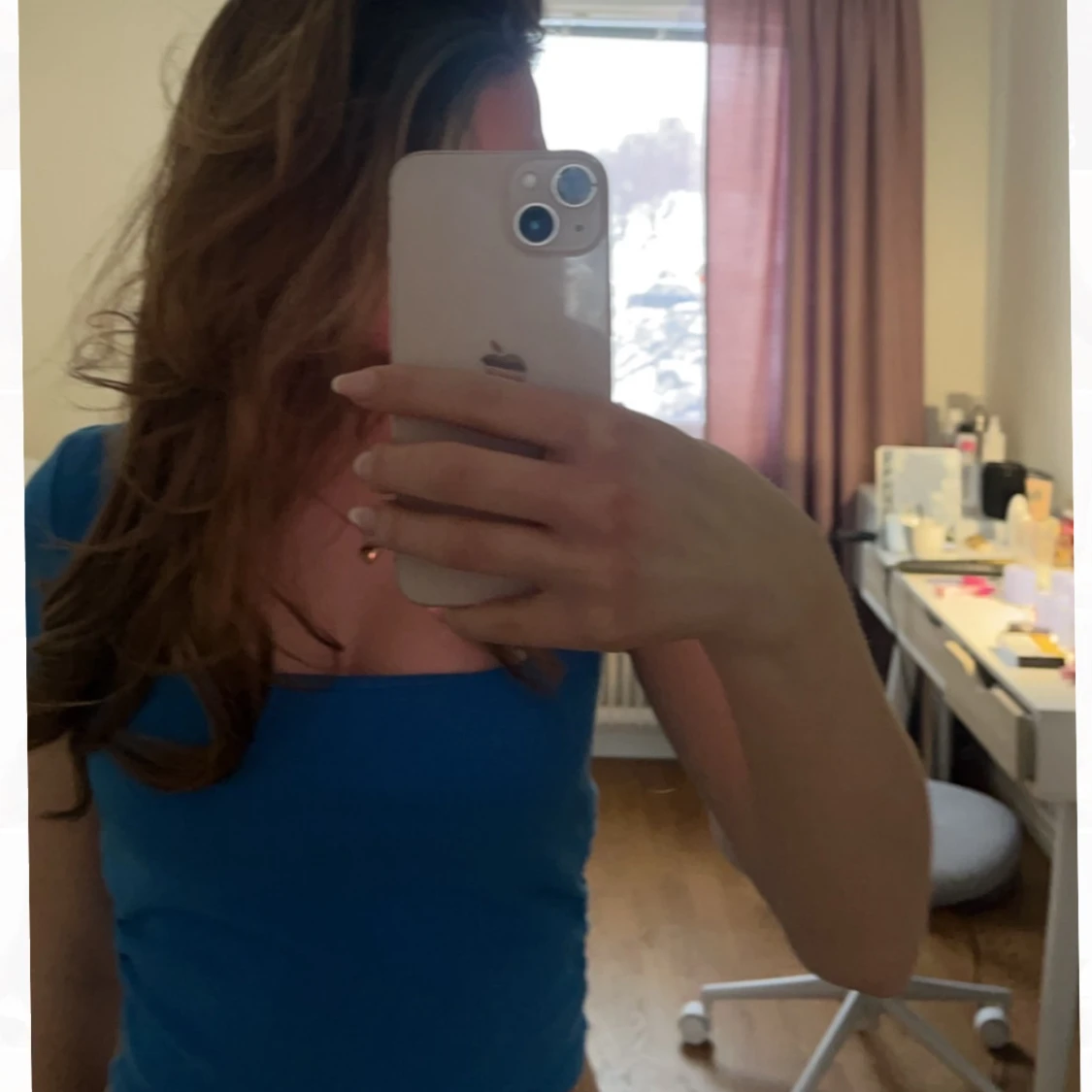 Blå topp med fyrkantig halsringning - 1