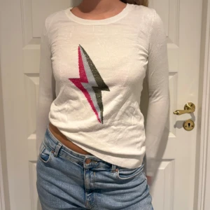 Stickad tröja  - Tunn stickad tröja från Vila. Storlek XS-M. Använt fåtal gånger. 