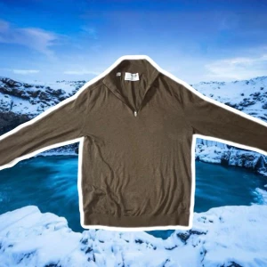 Brun half zip tröja från Selected Homme - Stilren, brun half zip från Selected Homme. Storleken är M. Annars inga konstigheter 