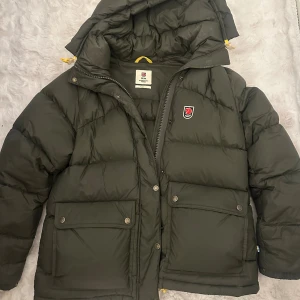 Fjällräven jacka mörk grön - Mycket bra skick, Fjällräven Expedition jacka i Deep forest färgen i dam modell, pris kan diskuteras