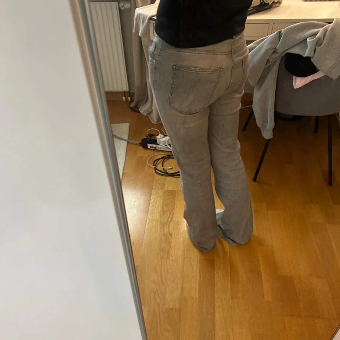 Grå bootcut jeans storlek 170 - 1