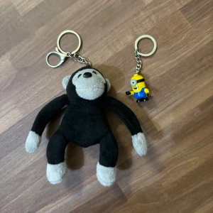 Nyckelringar - Sparsamt använda. Inga anmärkningar.