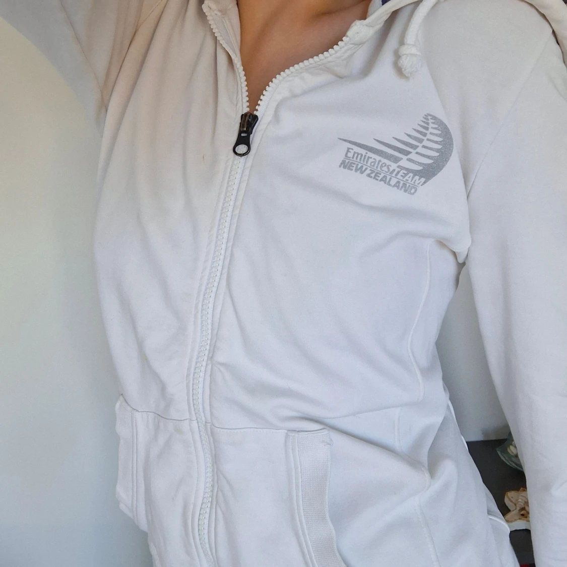 Vit hoodie Emirates Team NZ - 1