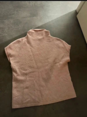 Stickad topp  - Stickad topp från Lindex i storlek S, lite nopprig.❤️