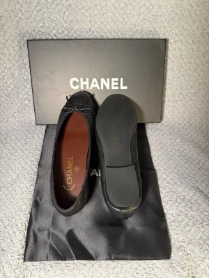 Ballerinaskor (37 och 38) - Great condition. Worn once. Same day shipping. Comes with the box and dustbag. Price can be discussed ;)