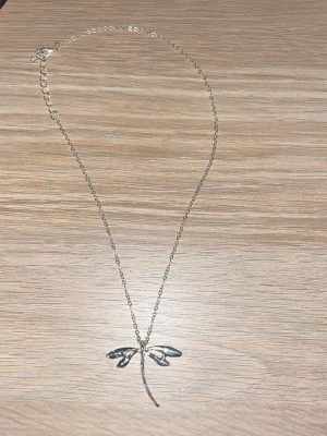 Silverhalsband med trollslända - Natur inspirerat smycke som ej kommer till användning