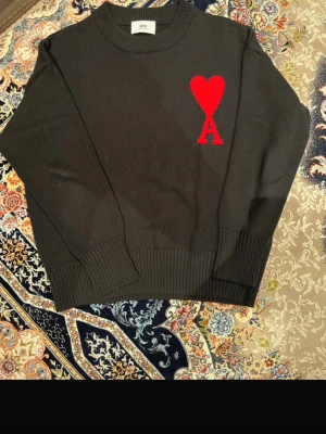 Amiri tröja  - Storlek S. Helt ny. Använd 2 gånger. Pris kan diskuteras. En ny kostar runt 4000kr