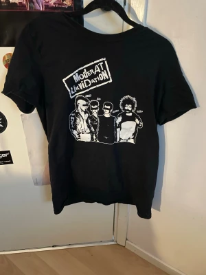 Moderat likvidation tröja  - Älskar denna tröja men tyvärr är den för liten för mig 💔