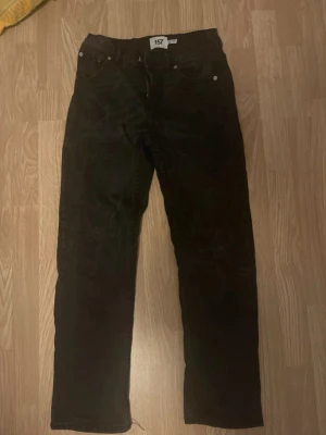 Svarta byxor  - Svarta byxor, ny, inte advent, slim byxor