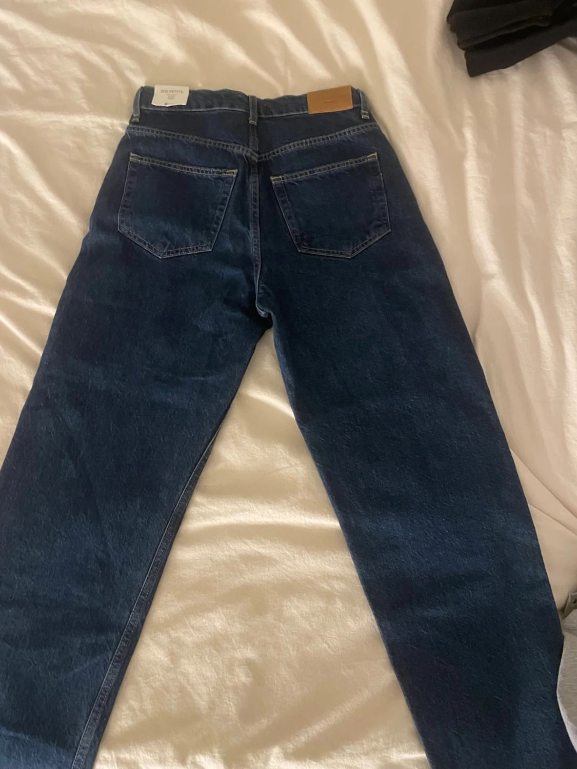 Mörkblå raka jeans från Weekday - 1