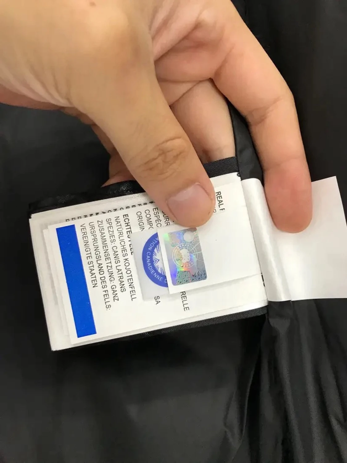 Svart dunjacka med päls från Canada Goose - 4