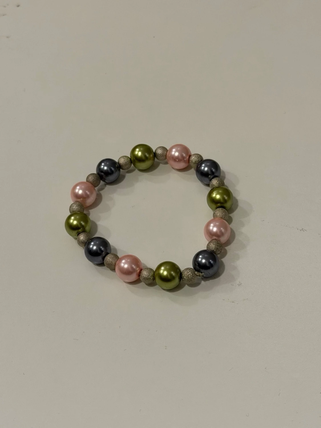Färgglatt pärlarmband 