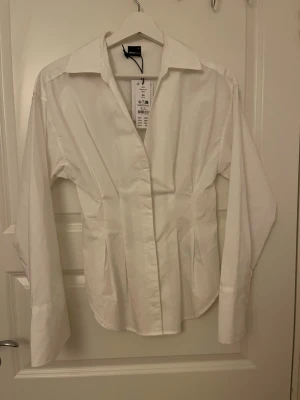 Gina Tricot - Slutsåld skjorta 