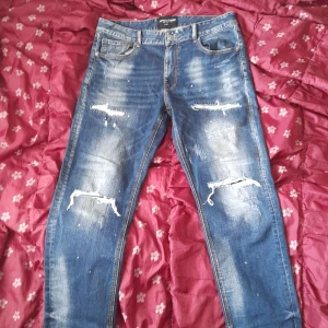 Jeans från Supply&Demand - Knappt använd ksk 2-3 ggr, köpta för 500, dsquared liknande jeans från supply and demand.