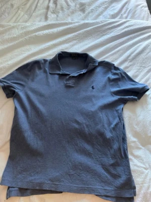 Ralph lauren pike - Klassisk blå pikétröja från Polo Ralph Lauren. Storlek L, mjukt material.