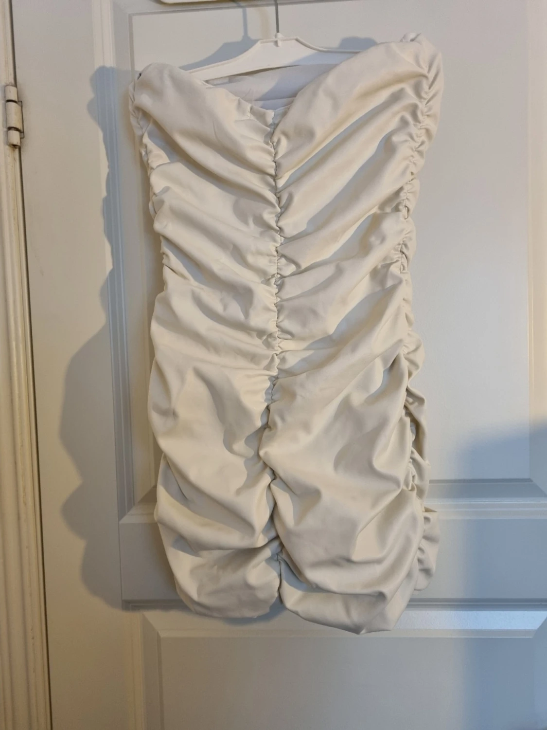 Hudnära miniklänning  - 2