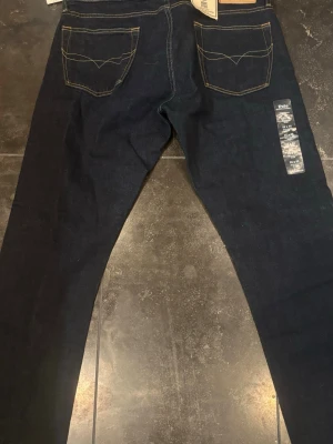 Mörkblå jeans från Polo Ralph Lauren - Helt nya Polo Ralph Lauren jeans i storlek W32 L32 Mörkblåa.