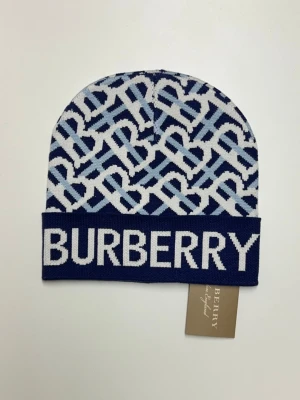 Burberry Mössa - Helt ny aldrig använd. Storlek: One Size. Snabb frakt