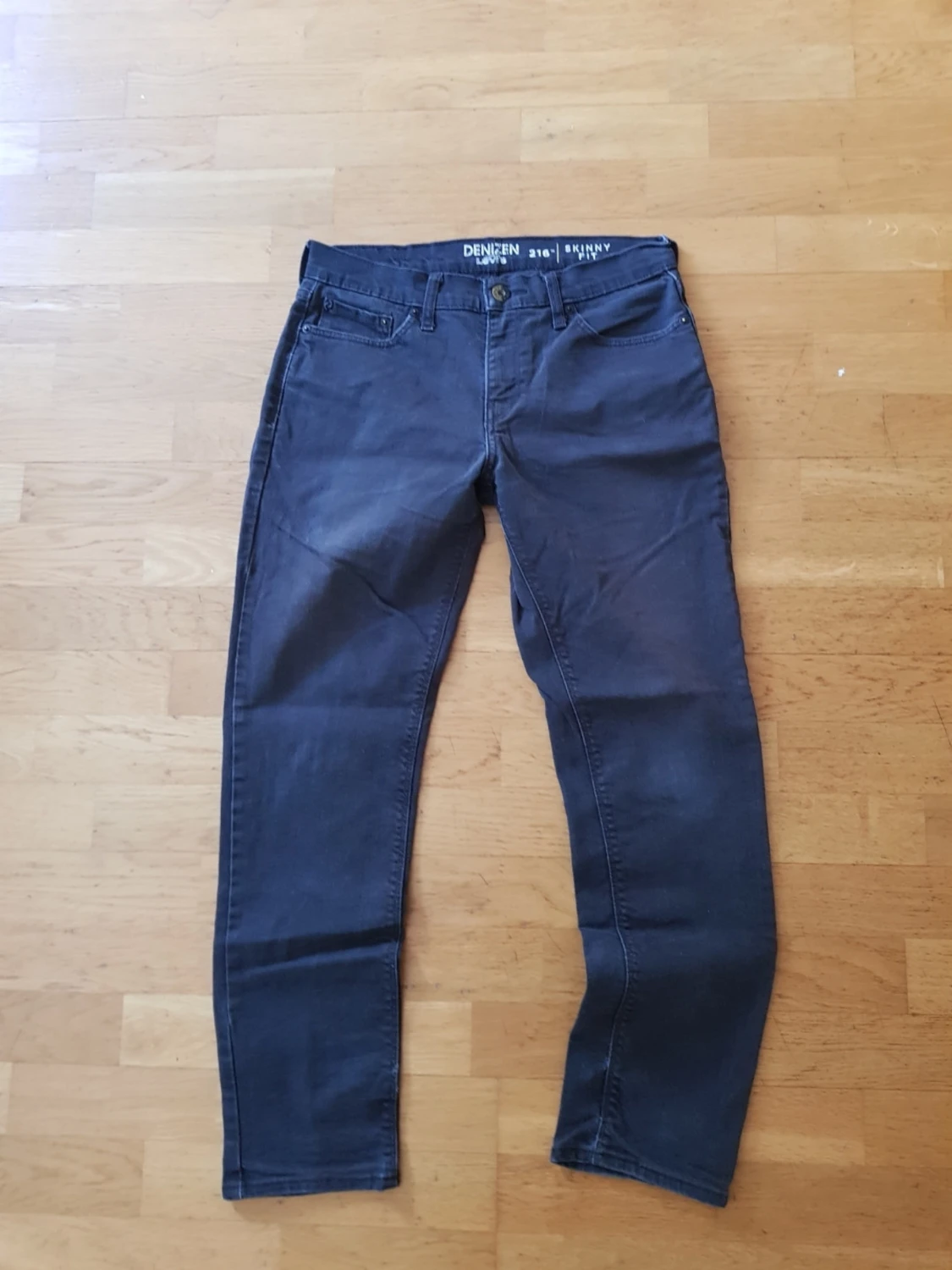 Levi's Denizen svarta jeans  - 4
