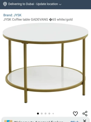 Vitt och guldigt soffbord & sidobord - Säljer ett set med ett runt soffbord och ett rektangulärt sidobord från JYSK. Borden har vit bordsskiva och hyllplan i kombination med guldfärgade metallben och ram. Snygg och modern design som passar perfekt i vardagsrum eller hall.