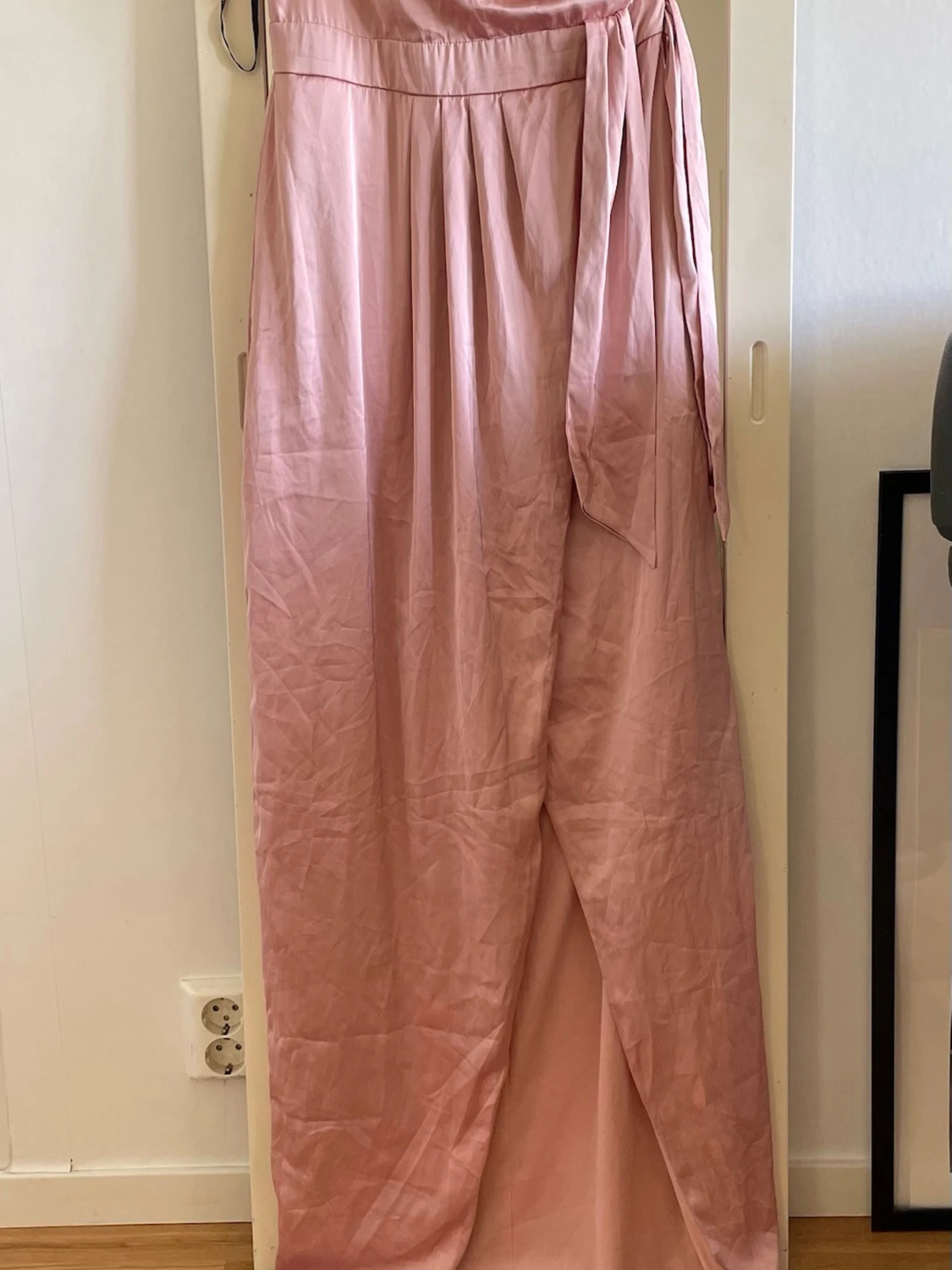 Rosa oneshoulder långklänning med knyt - 1