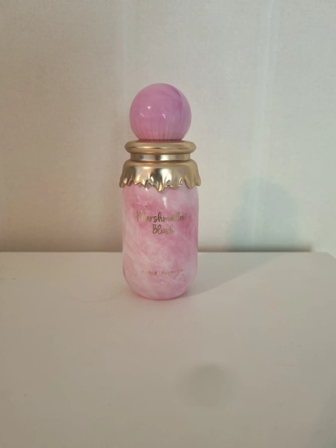 Marshmallow Blush parfym rosa flaska