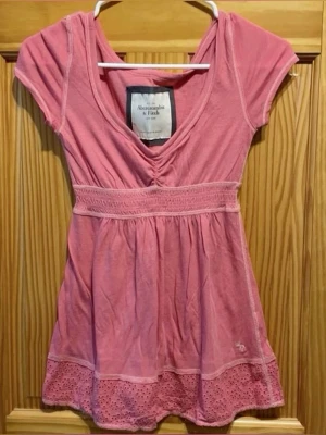 Rosa topp från Abercrombie & Fitch - Rosa babydoll topp från abercrombie fitch i stl L