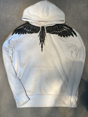 Marcelo Burlon Hoodie - Bra skick lite använd storlek M.