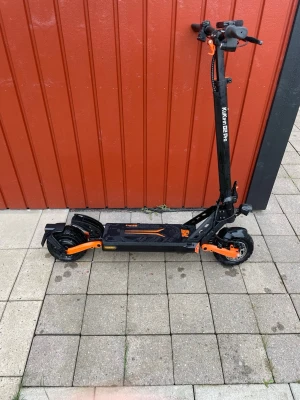 KuKirin G2 Pro - Stödet är sönder, annars funkar den precis som den ska. Ganska ny bara gått 250km. 2 nycklar, verktyg och en sadel tillkommer. Hämtas i Göteborg området