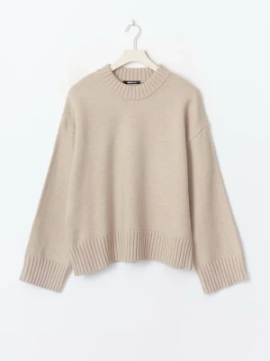 Beige stickad tröja från Gina Tricot💕 - En oversized beige stickad tröja från Gina tricot med breda ribbade muddar vid hals, ärmslut och nederkant. 💕💕