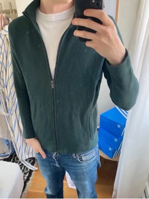 Mörkgrön ziptröja från Massimo dutti - Grön massimo dutti tröja