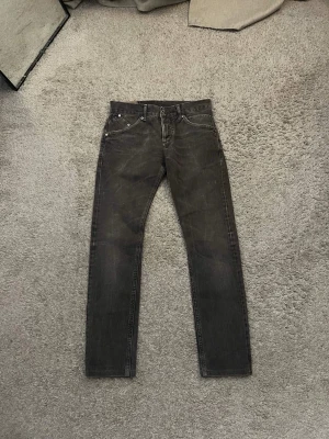 Dondup Jeans - |Dondup Jeans| | Storlek: W30  | Skick: 9,25/10| Medföljer: inget| Frågor eller funderingar tveka inte på att höra av dig!