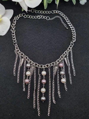 Handgjort halsband med pärlor  - Stilfullt halsband med pärlor.  Material-rostfritt stål 