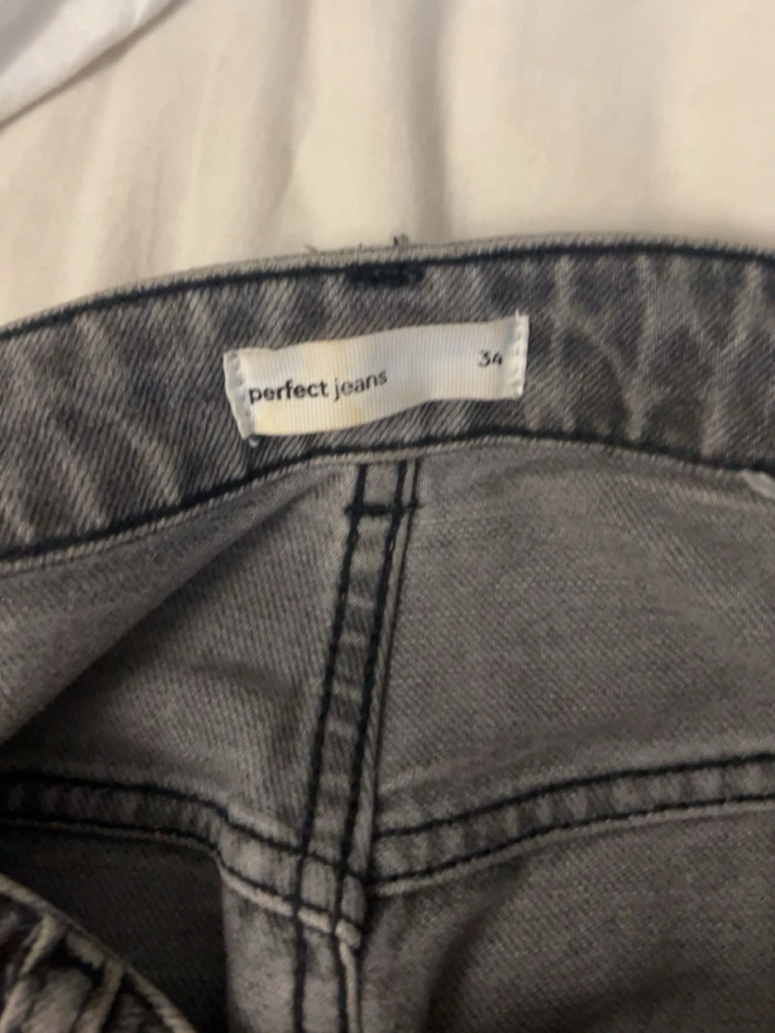 Grå raka jeans från Gina Tricot - 2